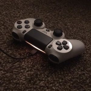 Glacier white PS4 controller